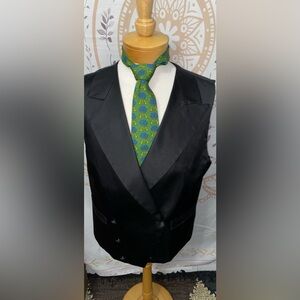 EUC Vintage Brooks Brother Men's Tie Squirrel Trees Nuts Print Green 100% Silk